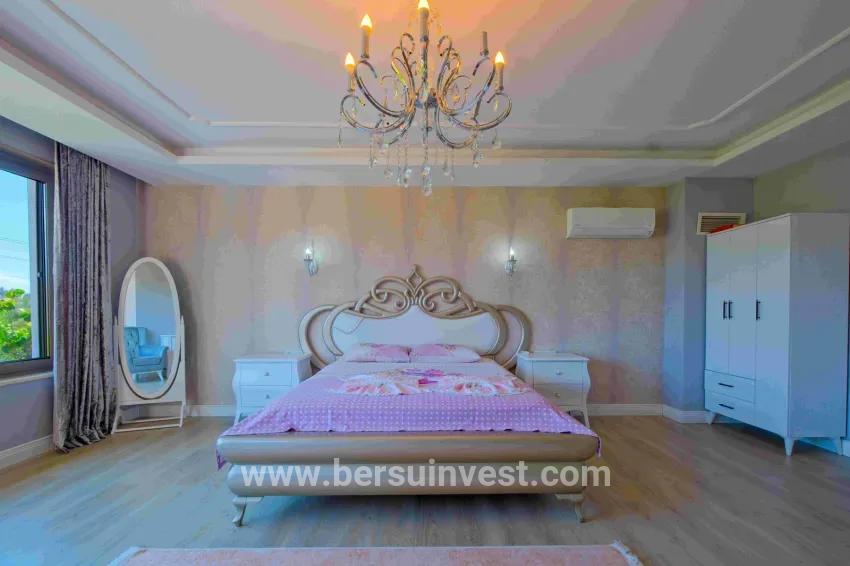 8+1-Zimmer Villa Zu verkaufen in Karagedik Bz. Fethiye - 500 m²