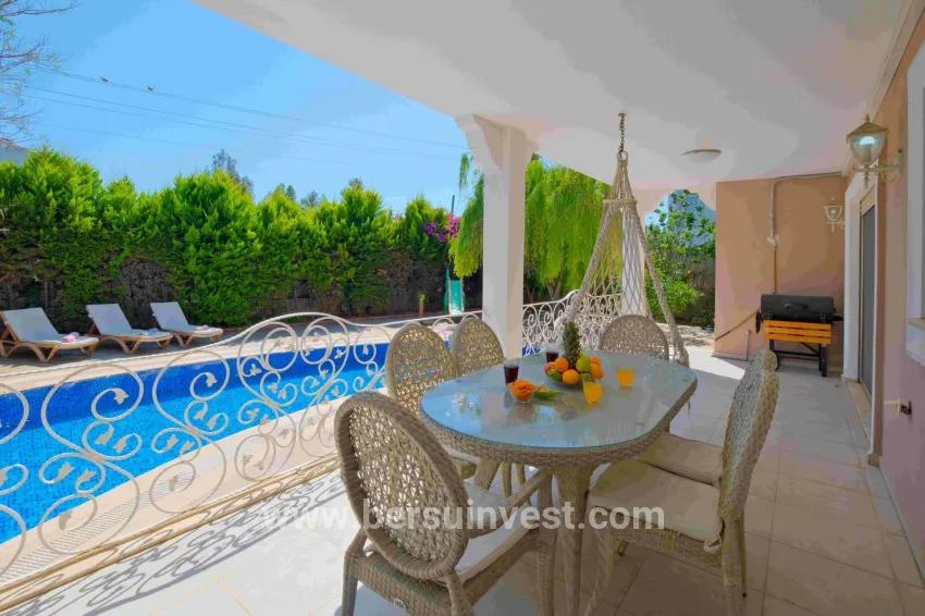 8+1-Zimmer Villa Zu verkaufen in Karagedik Bz. Fethiye - 500 m²