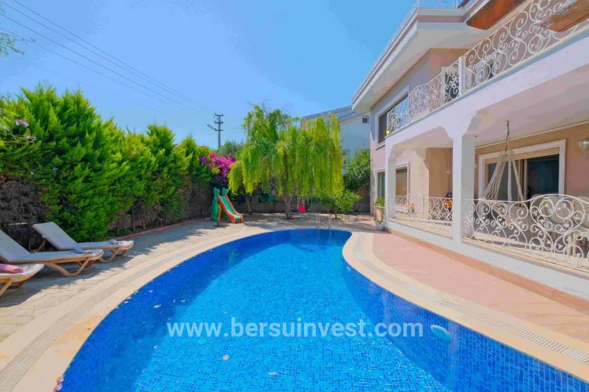 8+1-Zimmer Villa Zu verkaufen in Karagedik Bz. Fethiye - 500 m²
