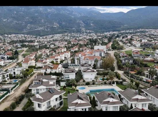 In Ovacık Innerhalb einer mit Pool ausgestatteten Wohnanlage möblierte Villa