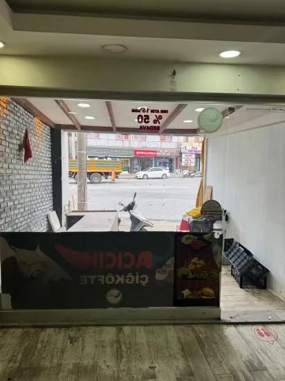 Am Çalıca Kreuzung zu vermietende Geschäftsräume