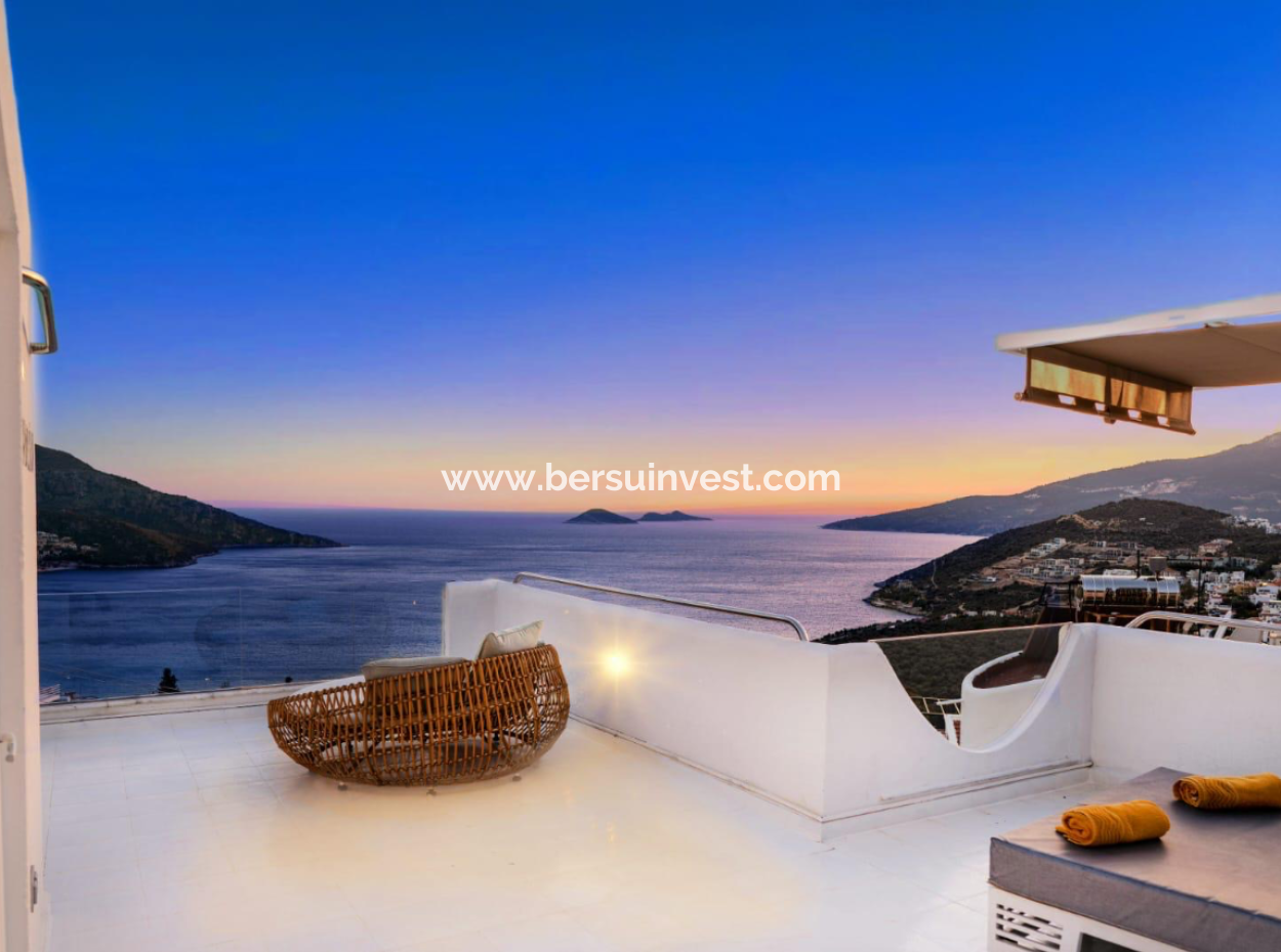 Triplex-Villa Mit Blick Auf Das Meer Und Die Prinzeninseln Freistehender Pool In Kalkan, Kaş