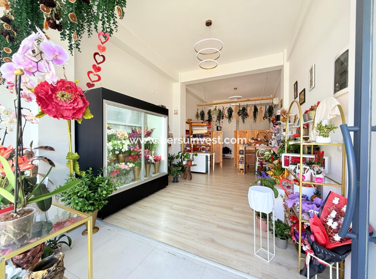 2 Geschäfte Zum Verkauf An Der Ecke Mit Blick Auf Yergüzlar In Akarca