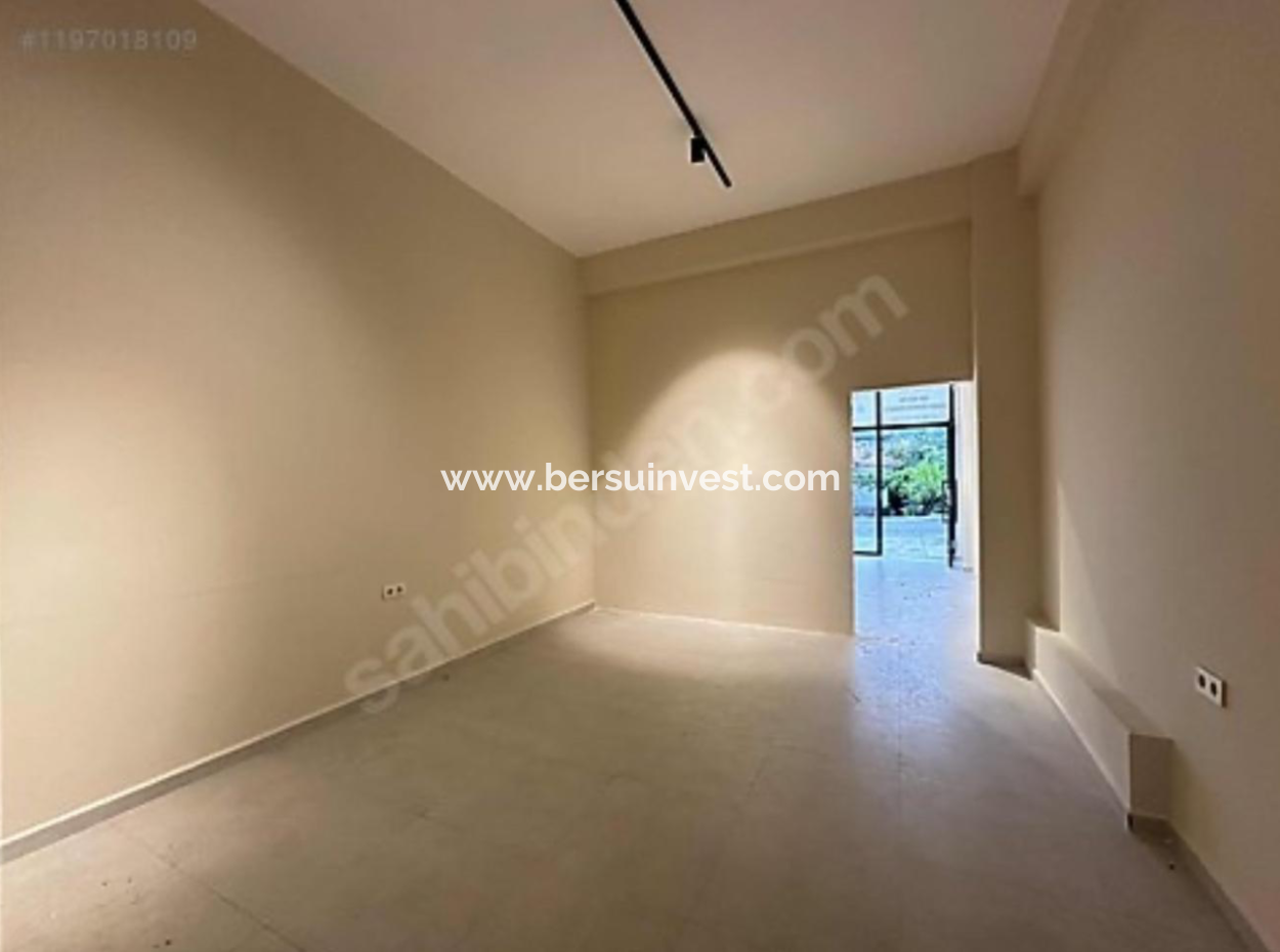 2 Geschäfte Zum Verkauf An Der Ecke Mit Blick Auf Yergüzlar In Akarca