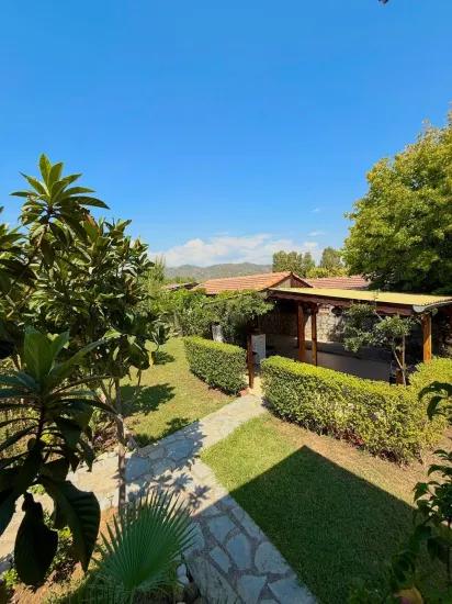 Freistehende Villa Mit Garten Und Pool Zu Vermieten
