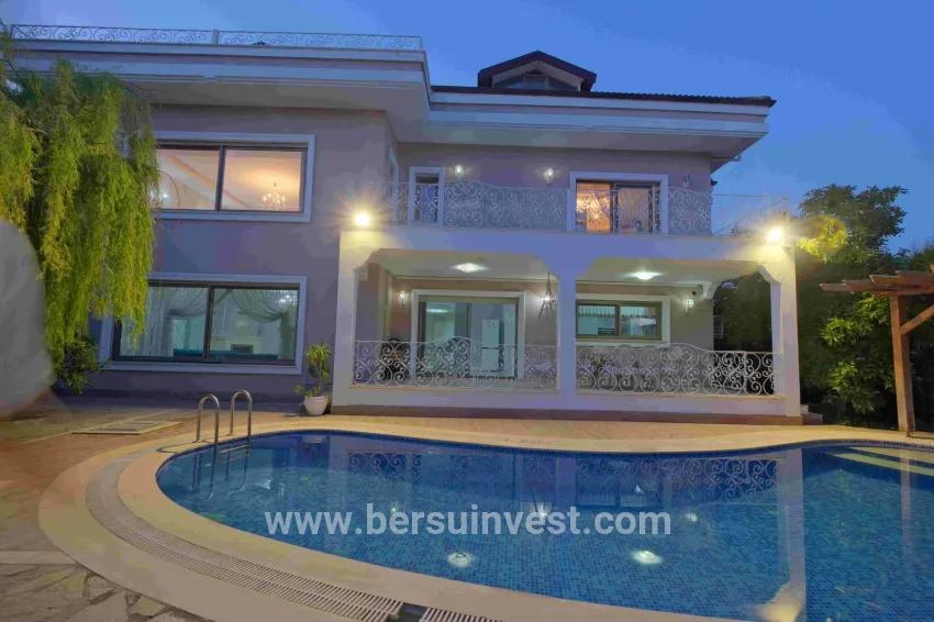 8+1 Bedroom Villa For sale in Karagedik Nbh. Fethiye - 500 m²
