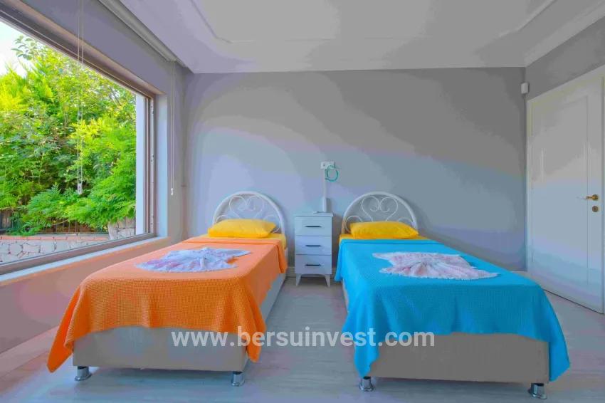 8+1 Bedroom Villa For sale in Karagedik Nbh. Fethiye - 500 m²
