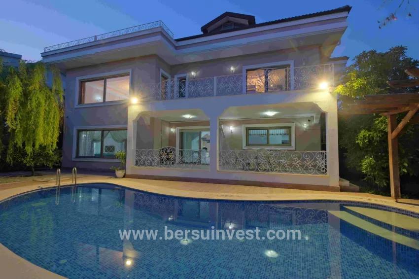 8+1 Bedroom Villa For sale in Karagedik Nbh. Fethiye - 500 m²