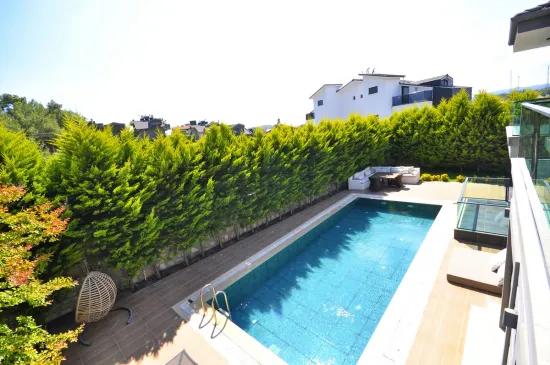 Detached Villa with Private Pool within a 600 M² Plot