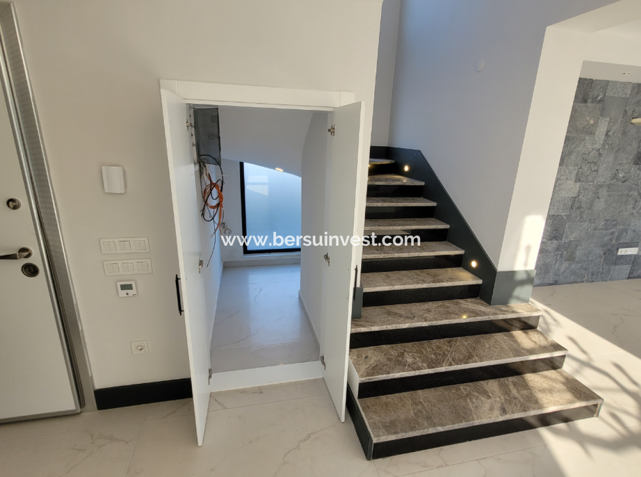 Spacious 4+1 Villa With Private Pool And Terrace In Fethiye