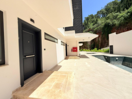 For Rent 2+1 Duplex Apartment In Karagözler Residence 222