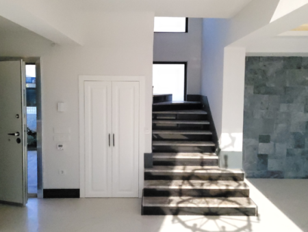 Spacious 4+1 Villa With Private Pool And Terrace In Fethiye