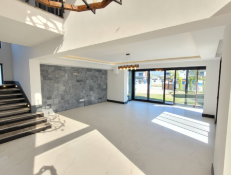 Spacious 4+1 Villa With Private Pool And Terrace In Fethiye