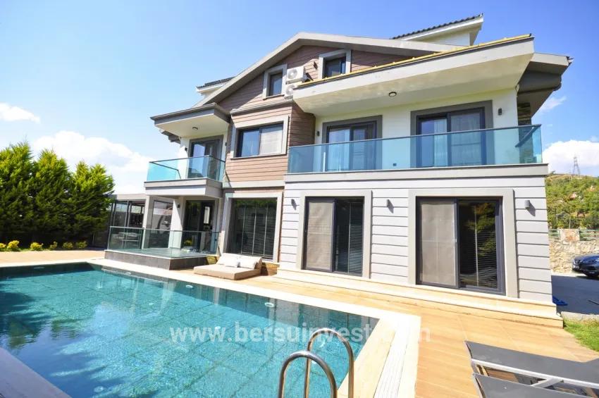 Для продажи Вилла 4+1 в Çiftlik Fethiye - 660 m²