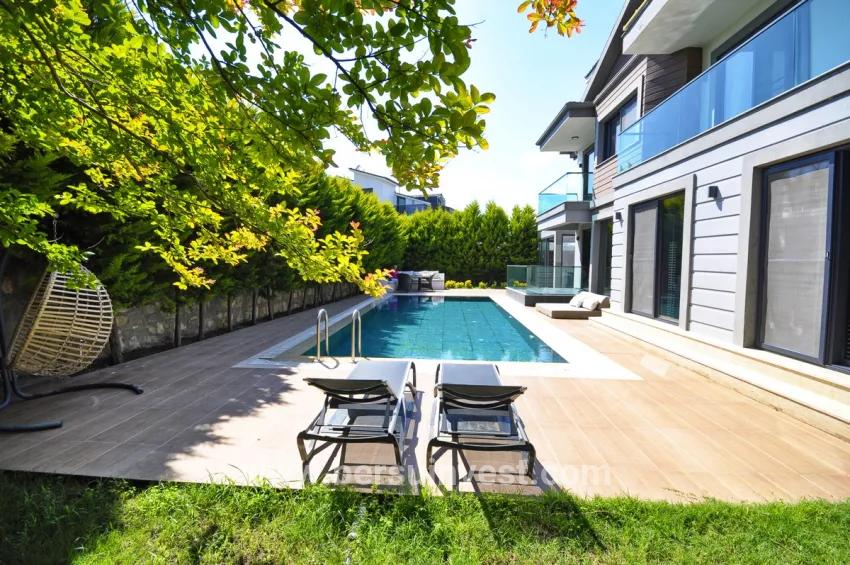 Fethiye Çiftlik Mah. Satılık 4+1 Villa - 660 m²