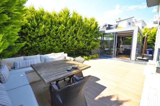600 M² Arsa İçerisinde Özel Havuzlu Müstakil Villa