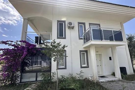 Ovacık'ta Havuzlu Site İçerisinde Eşyalı Villa