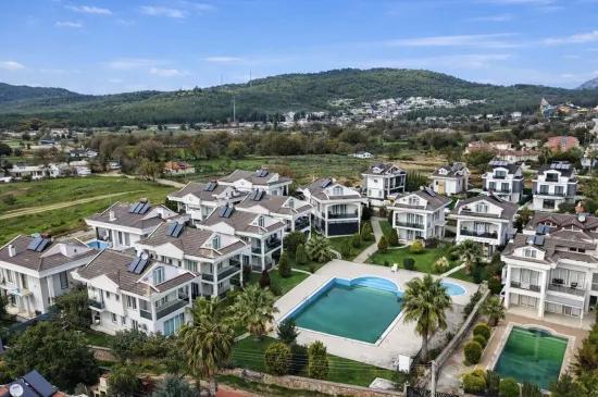 Ovacık'ta Havuzlu Site İçerisinde Eşyalı Villa