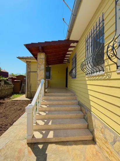 Müstakil Bahçeli Havuzlu Kiralık Villa