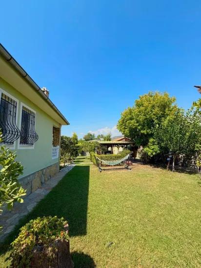Müstakil Bahçeli Havuzlu Kiralık Villa