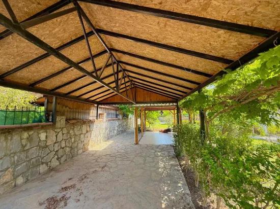 Müstakil Bahçeli Havuzlu Kiralık Villa