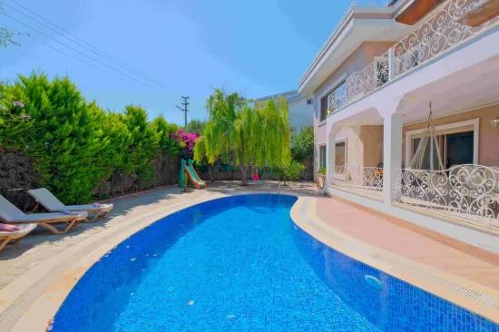 Fethiye Karagedik'te 661 M² Arsa İçinde 8+1 Özel Havuzlu Villa