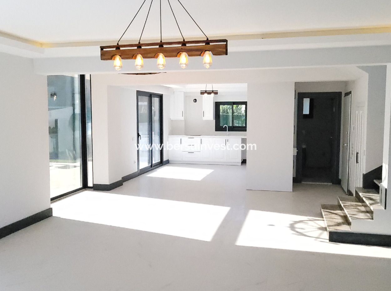 Fethiye Kargı’da Modern Tasarımlı, Bahçeli Ve Havuzlu Villa