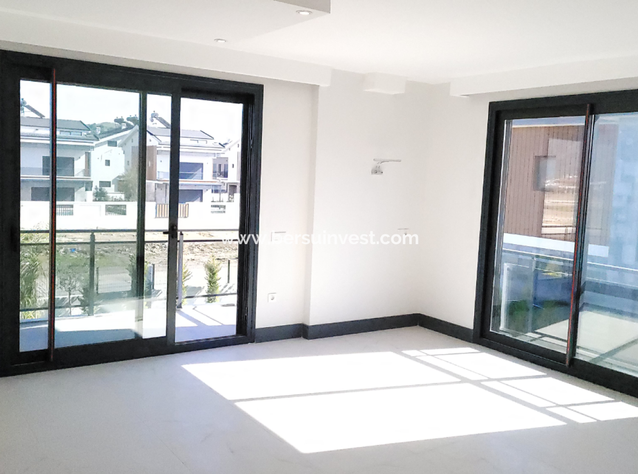 Fethiye Kargı’da Modern Tasarımlı, Bahçeli Ve Havuzlu Villa