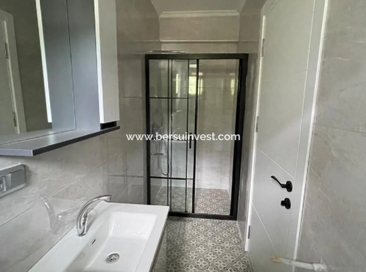 Fethiye Üzümlü'de 5+1 Satılık Villa