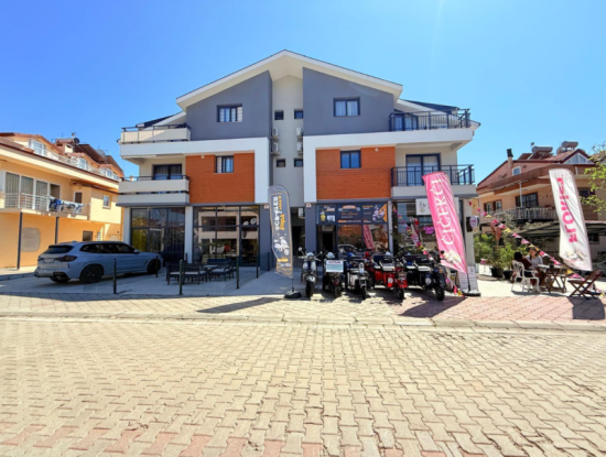 Akarca'da Yergüzlar'a Bakan Köşede Satılık 2 Adet Dükkan