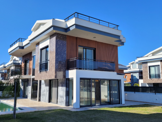 Fethiye Kargı’da Modern Tasarımlı, Bahçeli Ve Havuzlu Villa