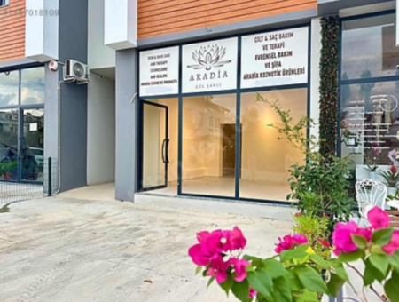 Akarca'da Yergüzlar'a Bakan Köşede Satılık 2 Adet Dükkan