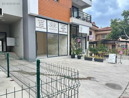 Akarca'da Yergüzlar'a Bakan Köşede Satılık 2 Adet Dükkan