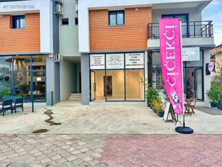 Akarca'da Yergüzlar'a Bakan Köşede Satılık 2 Adet Dükkan
