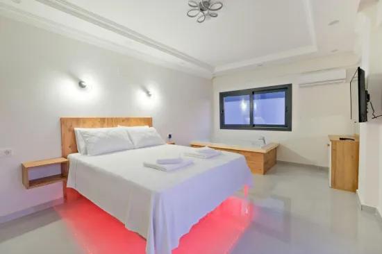 Koca Çalış'ta Kiralık Müstakil Havuzlu Eşyalı Villa